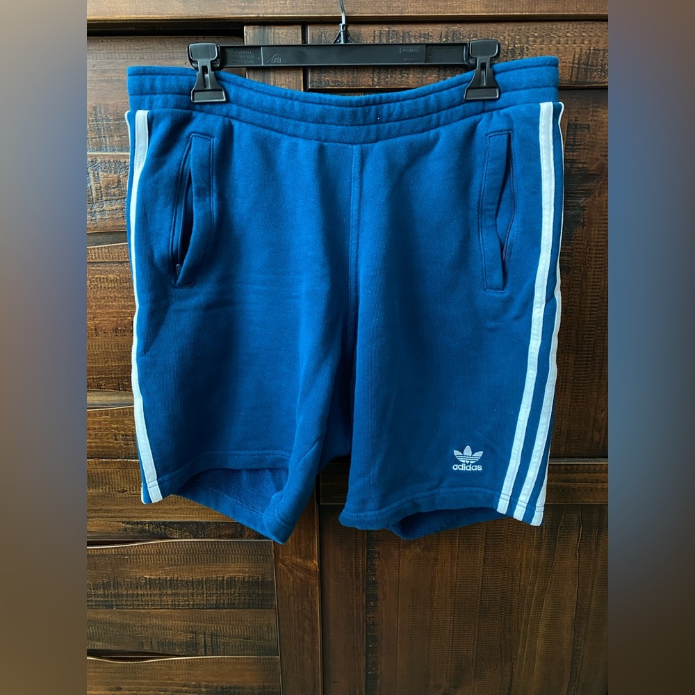 Adidas blue and white striped shorts 🏃🏻‍♀️🩳🎯